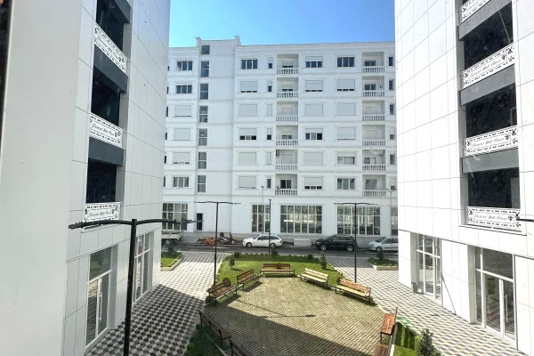 Shtepi ne shitje Apartament ne Tirane, 2+1, Mobilimi Bosh, pa mobiluar, Pagesa 113,000  Euro.
