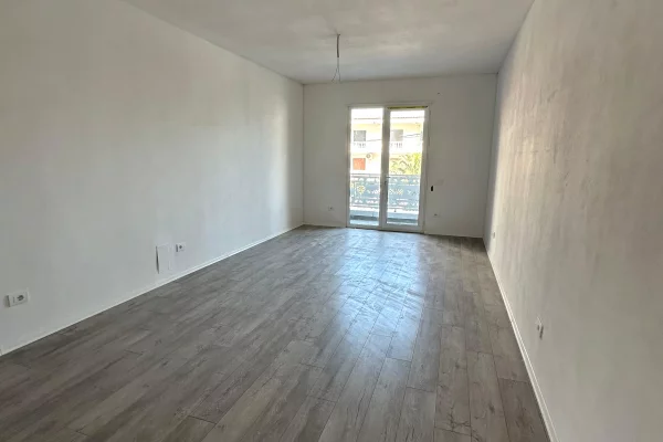 Shtepi ne shitje Apartament ne Tirane, 2+1, Mobilimi Bosh, pa mobiluar, Pagesa 113,000  Euro.