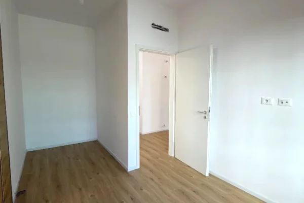 Shtepi me qera Apartament ne Tirane, 1+1, Mobilimi Bosh, pa mobiluar, Pagesa 400  Euro.