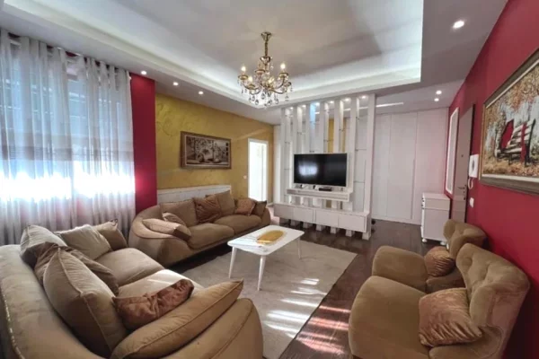 Jepet me qera apartament 1+1 Penthouse Kthesa e Kamzes