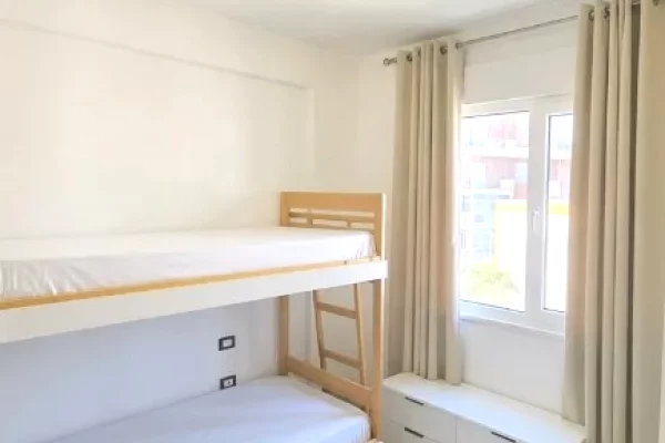 Shtepi me qera Apartament ne Tirane, 3+1, Mobilimi E mobiluar, Pagesa 900  Euro.