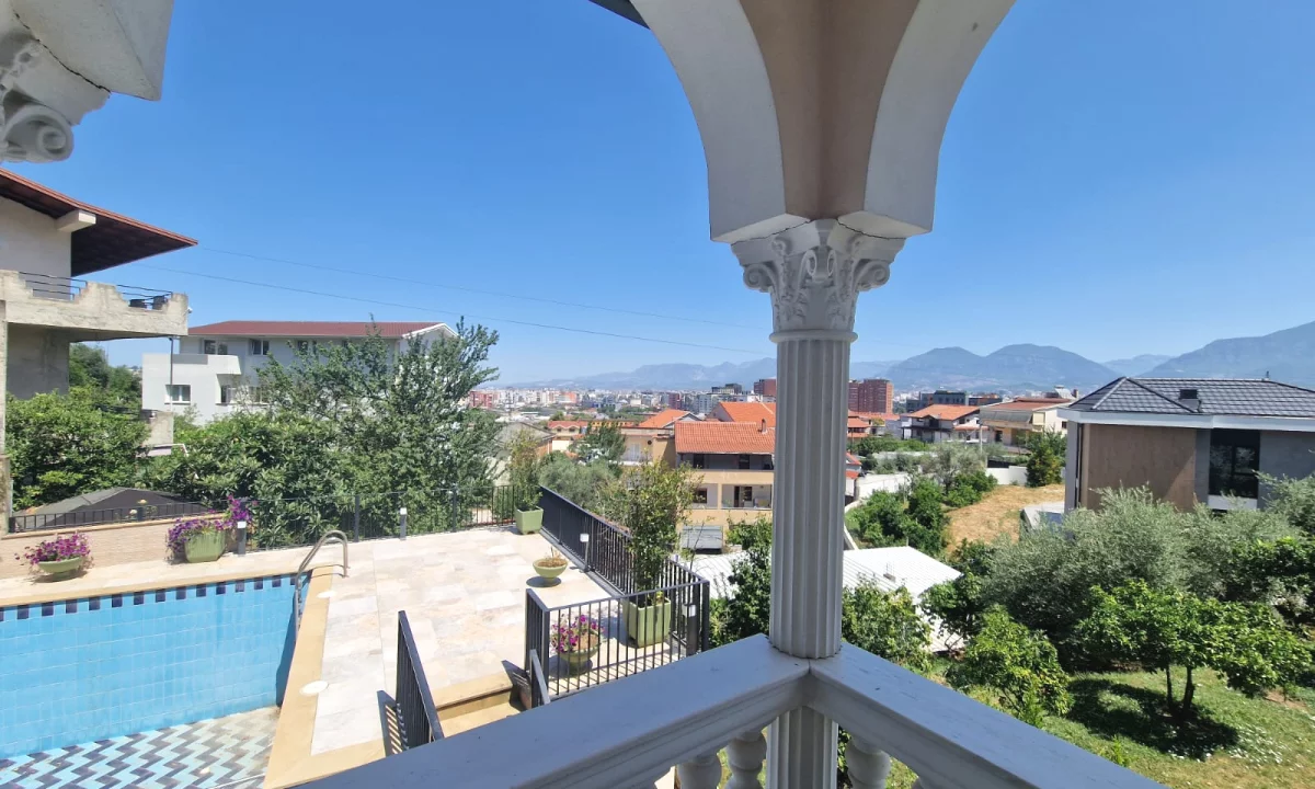 Shtepi ne shitje Vila Luksoze ne Tirane, 6+1, Mobilimi E mobiluar, Pagesa 950,000  Euro.