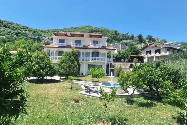 Shtepi ne shitje Vila Luksoze ne Tirane, 6+1, Mobilimi E mobiluar, Pagesa 950,000  Euro.