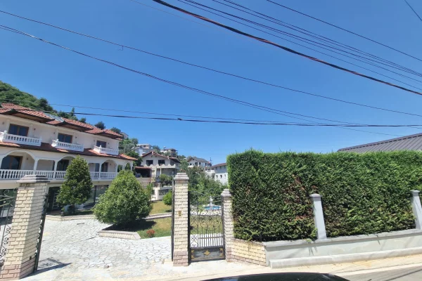 Shtepi ne shitje Vila Luksoze ne Tirane, 6+1, Mobilimi E mobiluar, Pagesa 950,000  Euro.