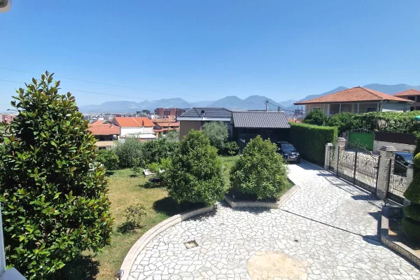 Shtepi ne shitje Vila Luksoze ne Tirane, 6+1, Mobilimi E mobiluar, Pagesa 950,000  Euro.