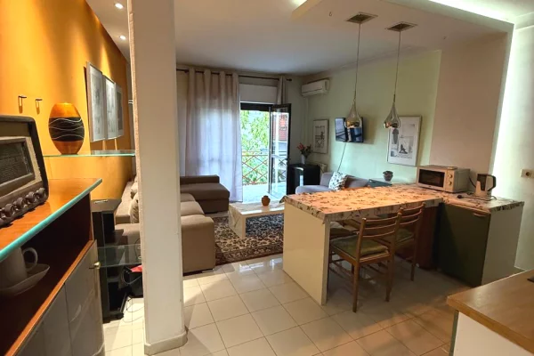 Shtepi me qera Apartament ne Tirane, 1+1, Mobilimi E mobiluar, Pagesa 50,000  Leke.