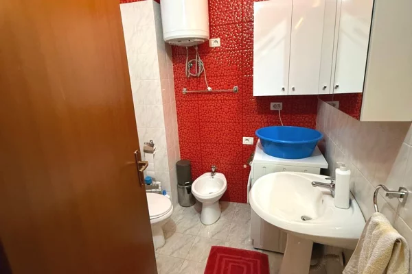 Shtepi me qera Apartament ne Tirane, 1+1, Mobilimi E mobiluar, Pagesa 50,000  Leke.