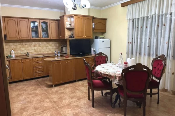 Shtepi ne shitje 3+1 ne Tirane - 350,000 Euro