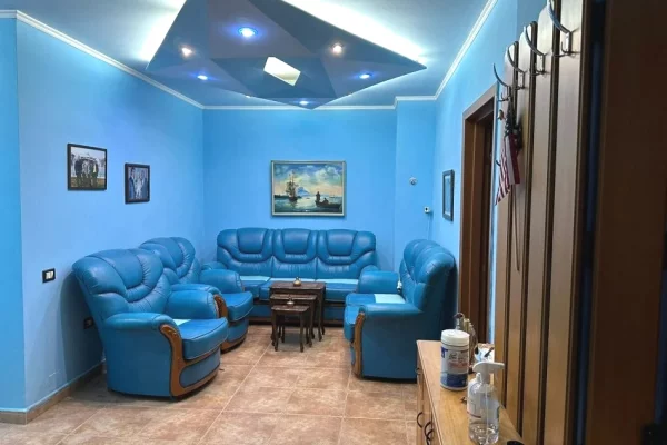 Shtepi ne shitje Apartament ne Tirane, 3+1, Mobilimi E mobiluar, Pagesa 350,000  Euro.