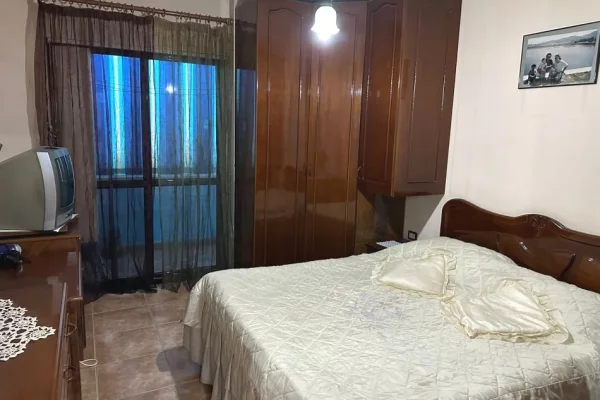 Shtepi ne shitje Apartament ne Tirane, 3+1, Mobilimi E mobiluar, Pagesa 350,000  Euro.