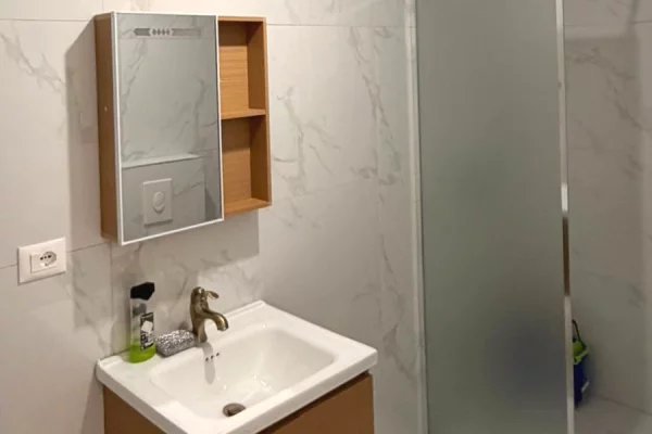 Shtepi me qera Apartament ne Tirane, 1+1, Mobilimi E mobiluar, Pagesa 650  Euro.