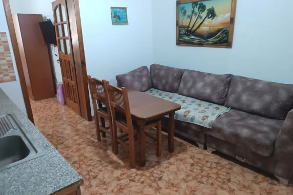Jepet me qera apartament 1+1 Tek Bulevardi ri 
