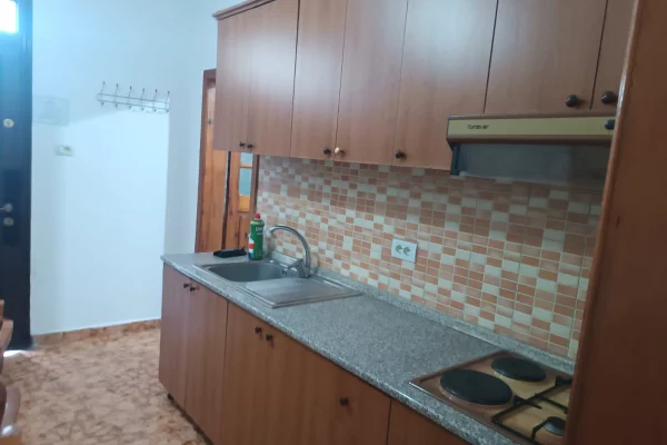 Shtepi me qera Apartament ne Tirane, 1+1, Mobilimi E mobiluar, Pagesa 36,000  Leke.