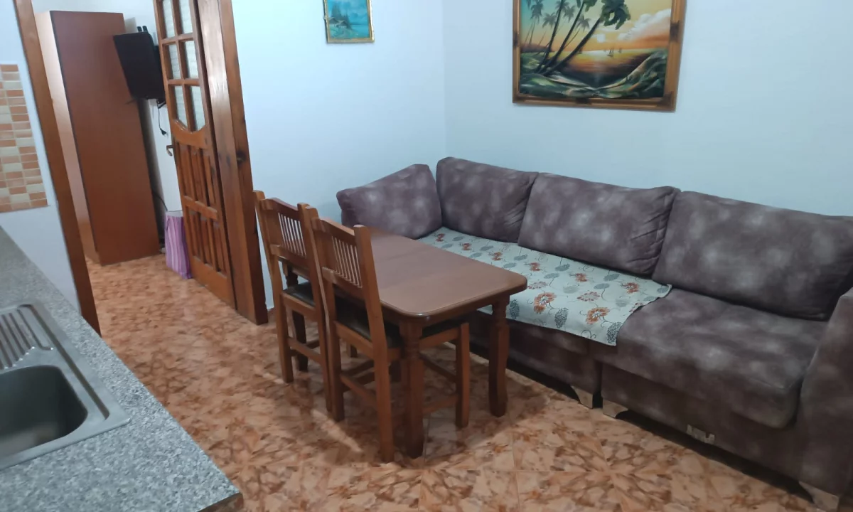 Shtepi me qera Apartament ne Tirane, 1+1, Mobilimi E mobiluar, Pagesa 36,000  Leke.