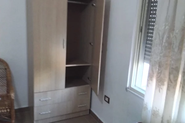 Shtepi me qera Apartament ne Tirane, 2+1, Mobilimi E mobiluar, Pagesa 30,000  Leke.