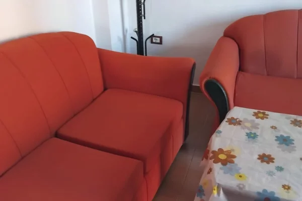 Shtepi me qera Apartament ne Tirane, 2+1, Mobilimi E mobiluar, Pagesa 30,000  Leke.