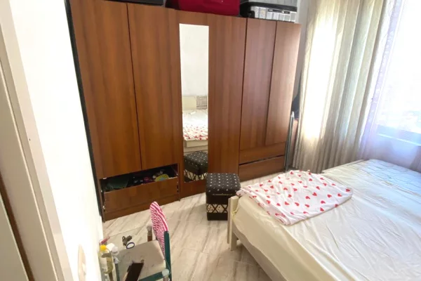 Shtepi ne shitje Apartament ne Tirane, 2+1, Mobilimi E mobiluar, Pagesa 153,000  Euro.