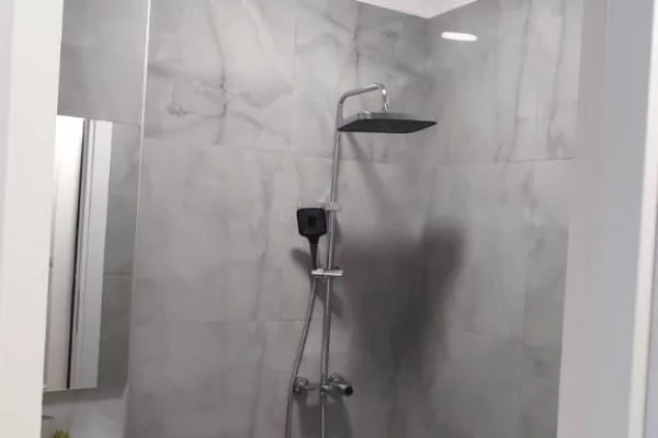 Shtepi me qera Apartament ne Tirane, Garsoniere, Mobilimi E mobiluar, Pagesa 450  Euro.
