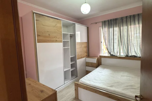 Shtepi me qera Apartament ne Tirane, 1+1, Mobilimi E mobiluar, Pagesa 50,000  Leke.