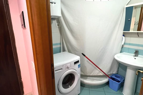 Shtepi me qera Apartament ne Tirane, 1+1, Mobilimi E mobiluar, Pagesa 50,000  Leke.