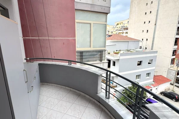 Shtepi me qera Apartament ne Tirane, 1+1, Mobilimi E mobiluar, Pagesa 50,000  Leke.
