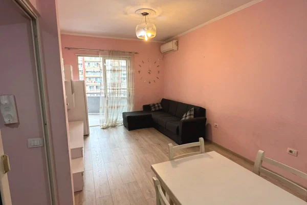 Shtepi me qera Apartament ne Tirane, 1+1, Mobilimi E mobiluar, Pagesa 50,000  Leke.