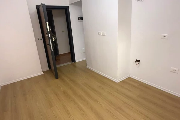 Shtepi ne shitje Apartament ne Tirane, 2+1, Mobilimi Bosh, pa mobiluar, Pagesa 130,000  Euro.