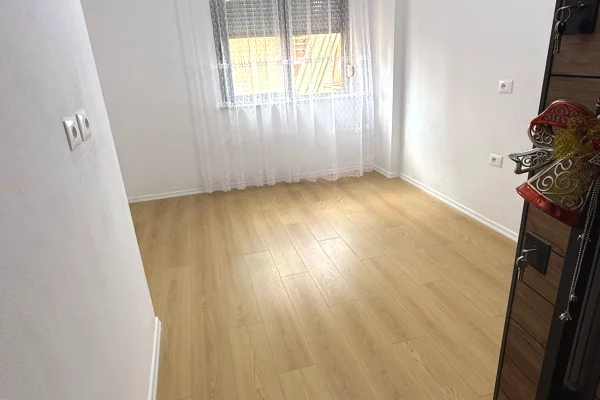 Shtepi ne shitje Apartament ne Tirane, 2+1, Mobilimi Bosh, pa mobiluar, Pagesa 130,000  Euro.