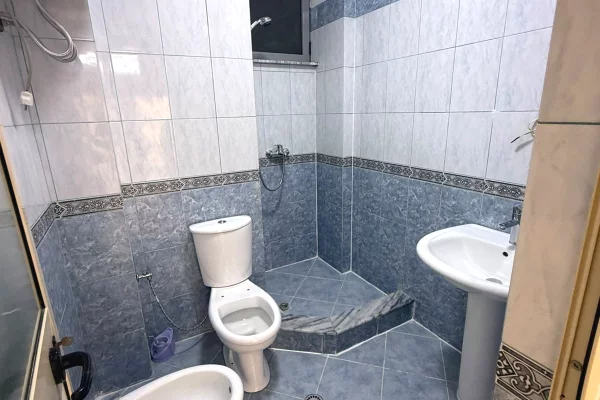 Shtepi ne shitje Apartament ne Tirane, 1+1, Mobilimi Bosh, pa mobiluar, Pagesa 70,000  Euro.