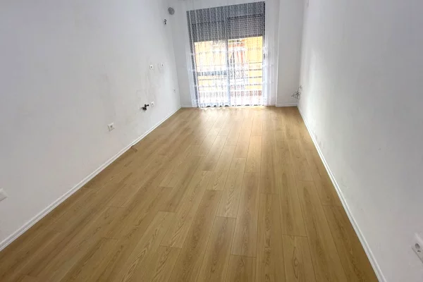 Shtepi ne shitje Apartament ne Tirane, 1+1, Mobilimi Bosh, pa mobiluar, Pagesa 70,000  Euro.