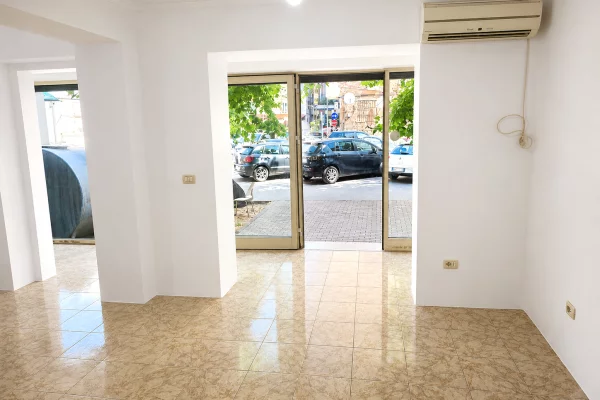 Ambient biznesi ne shitje 1+1 ne Tirane - 195,000 Euro