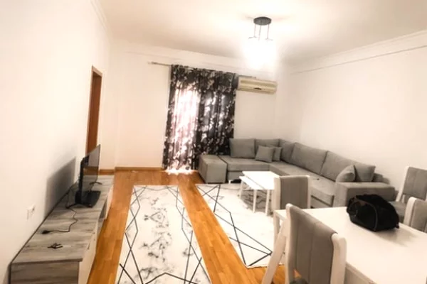 Shtepi me qera 2+1 ne Tirane - 60,000 Leke