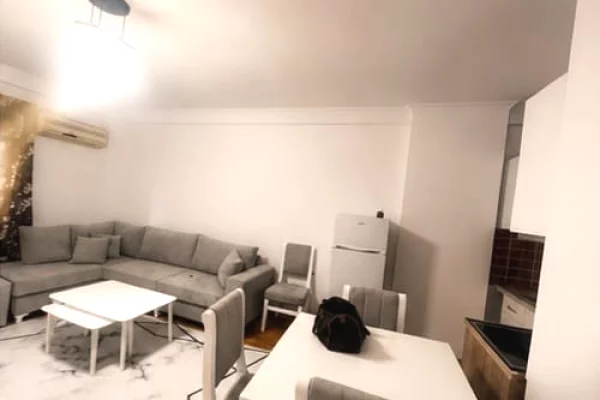 Shtepi me qera Apartament ne Tirane, 2+1, Mobilimi E mobiluar, Pagesa 60,000  Leke.