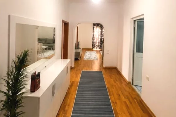 Shtepi me qera Apartament ne Tirane, 2+1, Mobilimi E mobiluar, Pagesa 60,000  Leke.