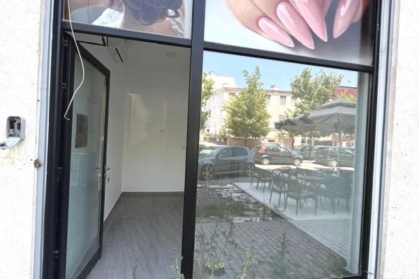 Ambient biznesi me qera 1+1 ne Tirane - 30,000 Leke