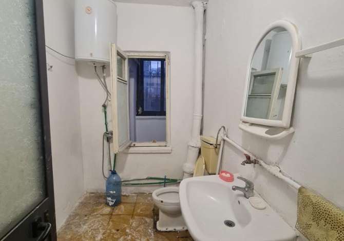Shtepi ne shitje Apartament ne Tirane, 1+1, Mobilimi Bosh, pa mobiluar, Pagesa 40,000  Euro.