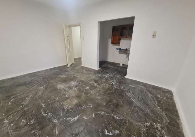 Shtepi ne shitje Apartament ne Tirane, 1+1, Mobilimi Bosh, pa mobiluar, Pagesa 40,000  Euro.