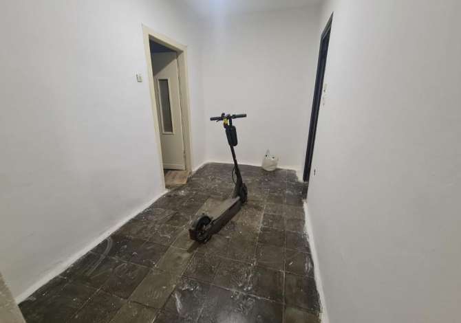 Shtepi ne shitje Apartament ne Tirane, 1+1, Mobilimi Bosh, pa mobiluar, Pagesa 40,000  Euro.