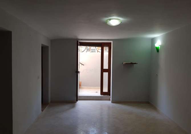 Shitet ambient per biznese tek Ish Ekspozita tek lulishtja, 48.000 euro