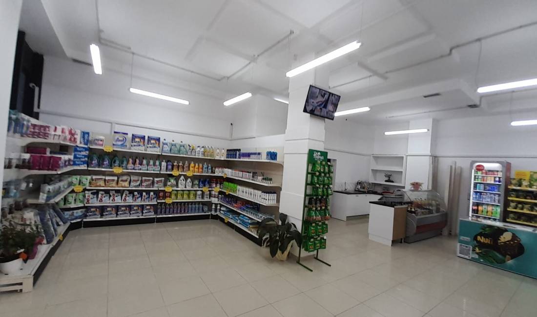 Tirane, Ambient biznesi me qira tek Brryli 850 Euro 