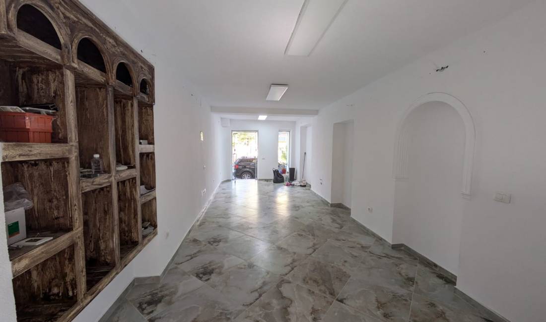 Ambient biznesi me qira tek Brryli  850 Euro 