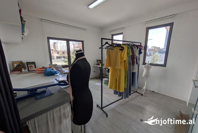 Ambiente Commerciale in Affitto 1+1 a Tirana - 1,500 Euro
