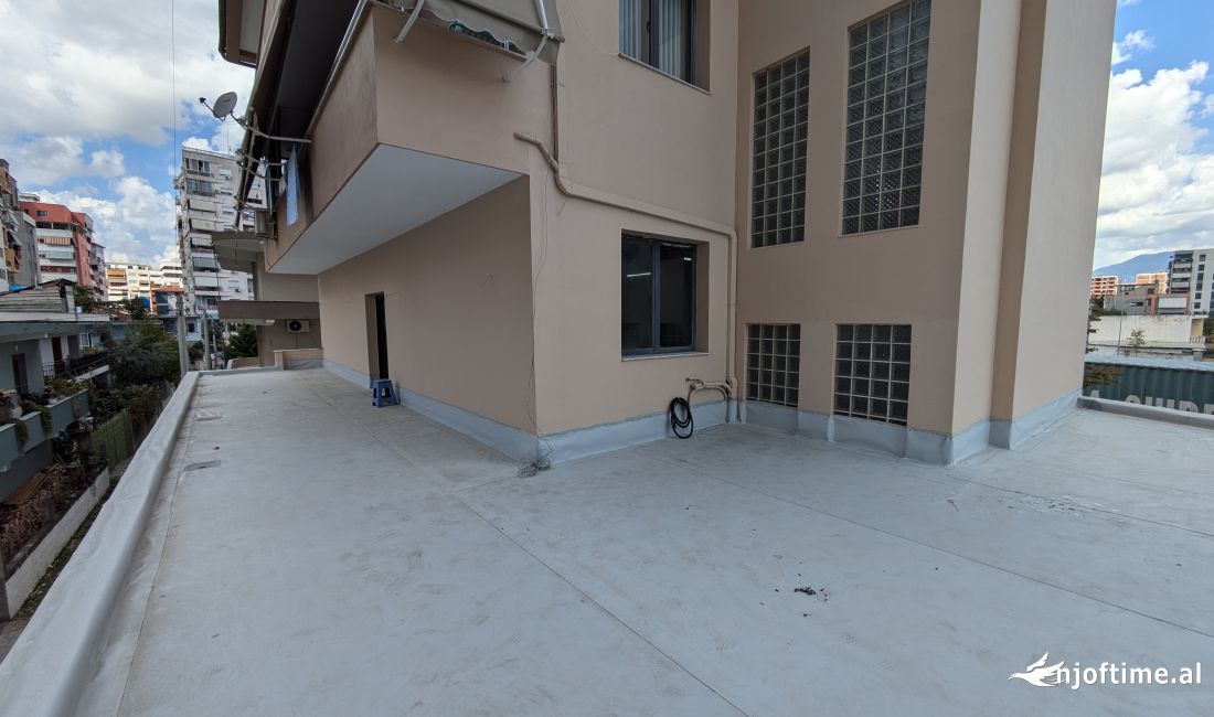 Tirane, Njesi biznesi me qira tek Selvia 450 Euro 