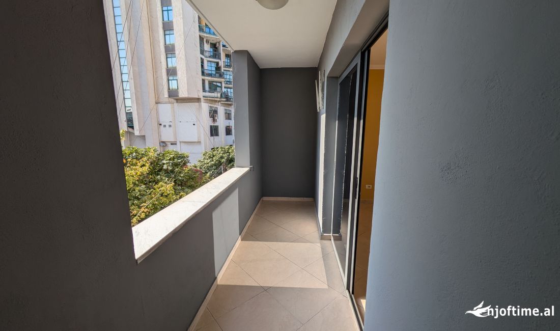 Tirane, Njesi biznesi me qira 70 m nga Sheshi Skenderbej