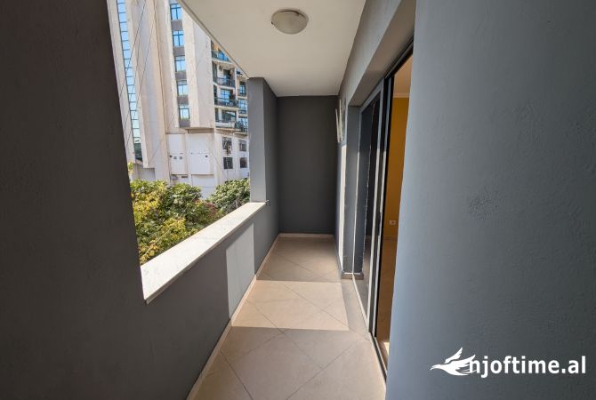 Ambiente Commerciale in Affitto 3+1 a Tirana - 1,800 Euro