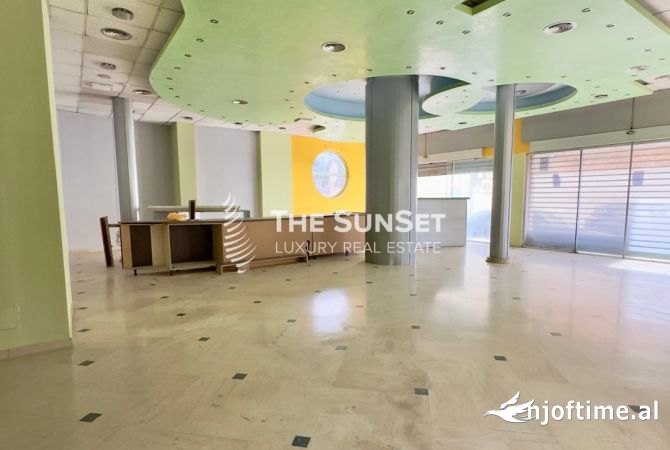 Ambient per Qira, Qender, 2.700 Euro, 215 m2