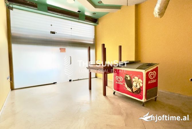 Ambient per Qira, Qender, 2.700 Euro, 215 m2