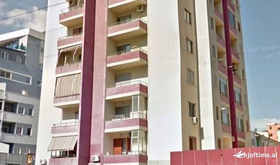 Ambient biznesi 156 m2 per shitje (Lezhe)