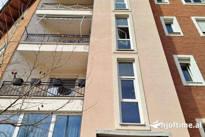 Penthouse 99.3m² me verandë 229 m² dhe me 2 Poste Parkimi