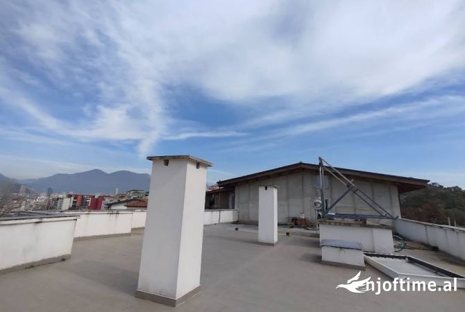 Shtepi ne shitje Penthose(kati i fundit panoramik) ne Tirane, 2+1, Mobilimi Bosh, pa mobiluar, Pagesa 220,000  Euro.